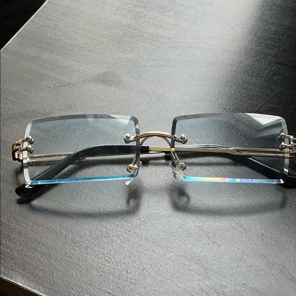 Bluee lens - Picture 1 of 1